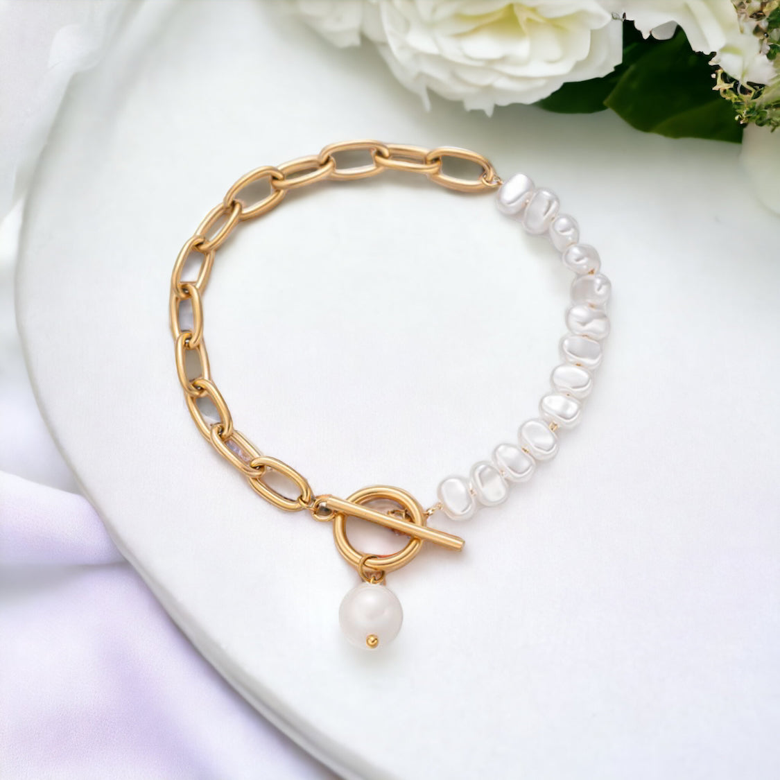 Golden and Pearl Armband